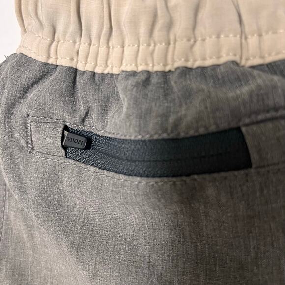 Vuori Banks Short V330 Gray 9” 4-Way Stretch Athletic Shorts Small Athleisure - Picture 9 of 10